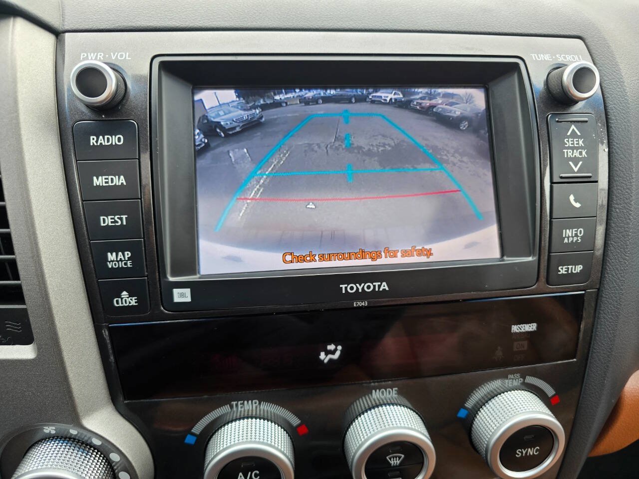 Used 2013 Toyota Sequoia Platinum AWD/4WD image 19
