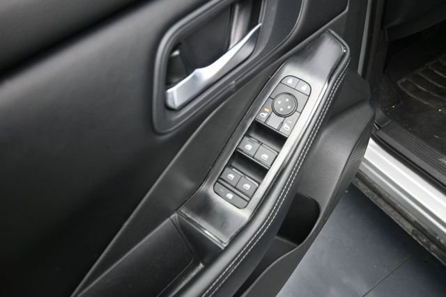 Used 2025 Nissan Rogue SV AWD/4WD image 13