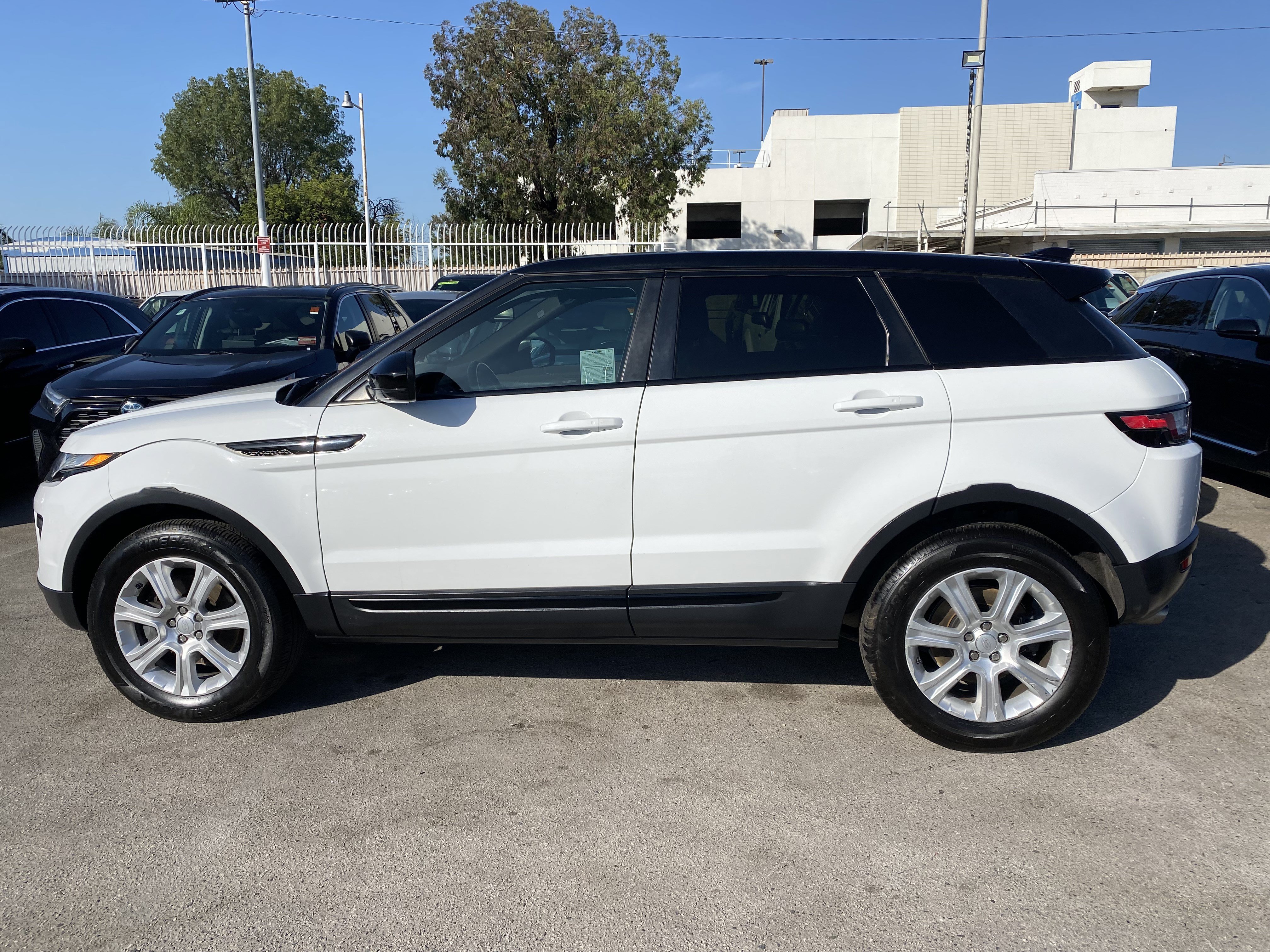 Used 2018 Land Rover Range Rover Evoque SE Premium AWD/4WD image 11