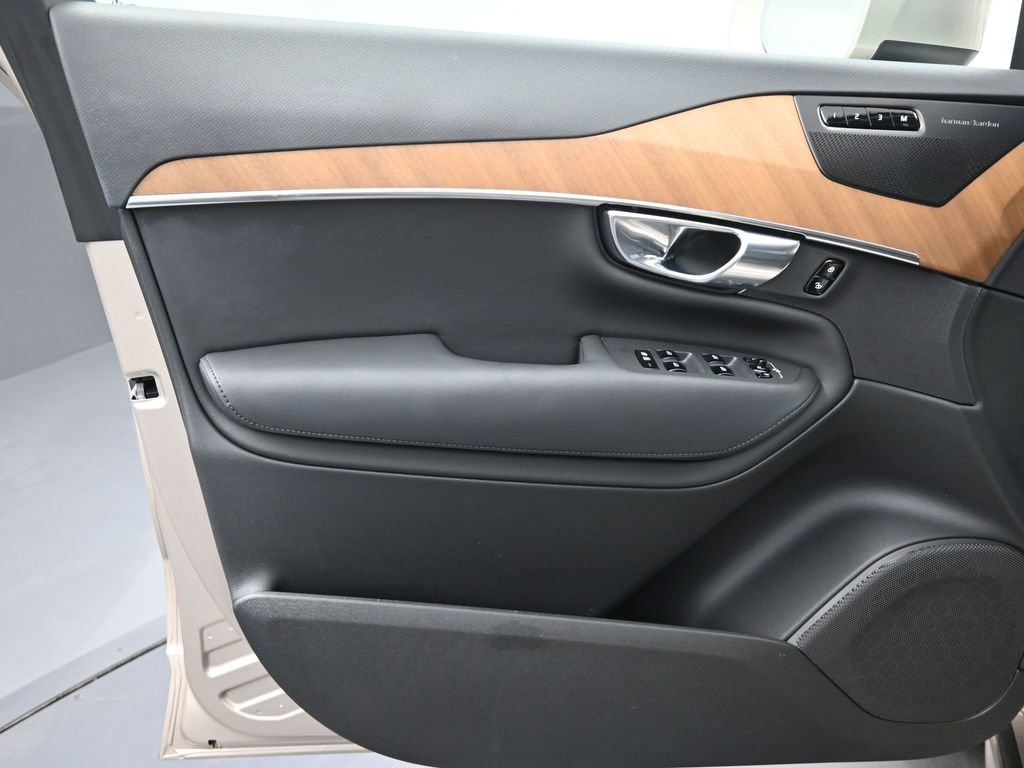 Used 2025 Volvo XC90 T8 Plus w/ Protection Package Premier image 10