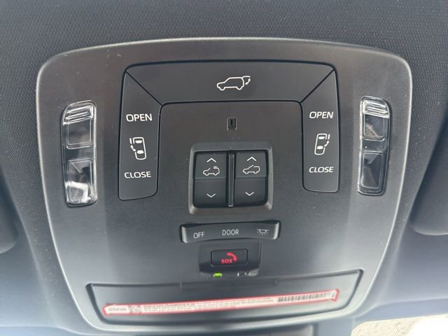 Used 2025 Toyota Sienna Platinum image 35