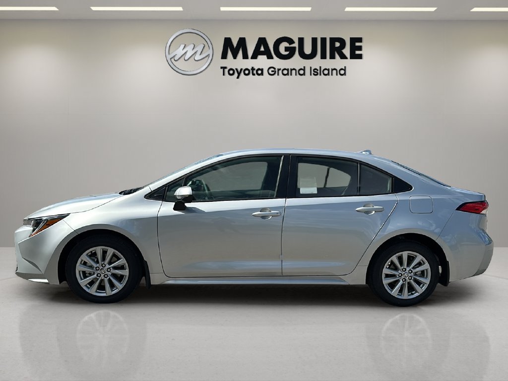 Used 2025 Toyota Corolla LE w/ LE Premium Package FWD image 3