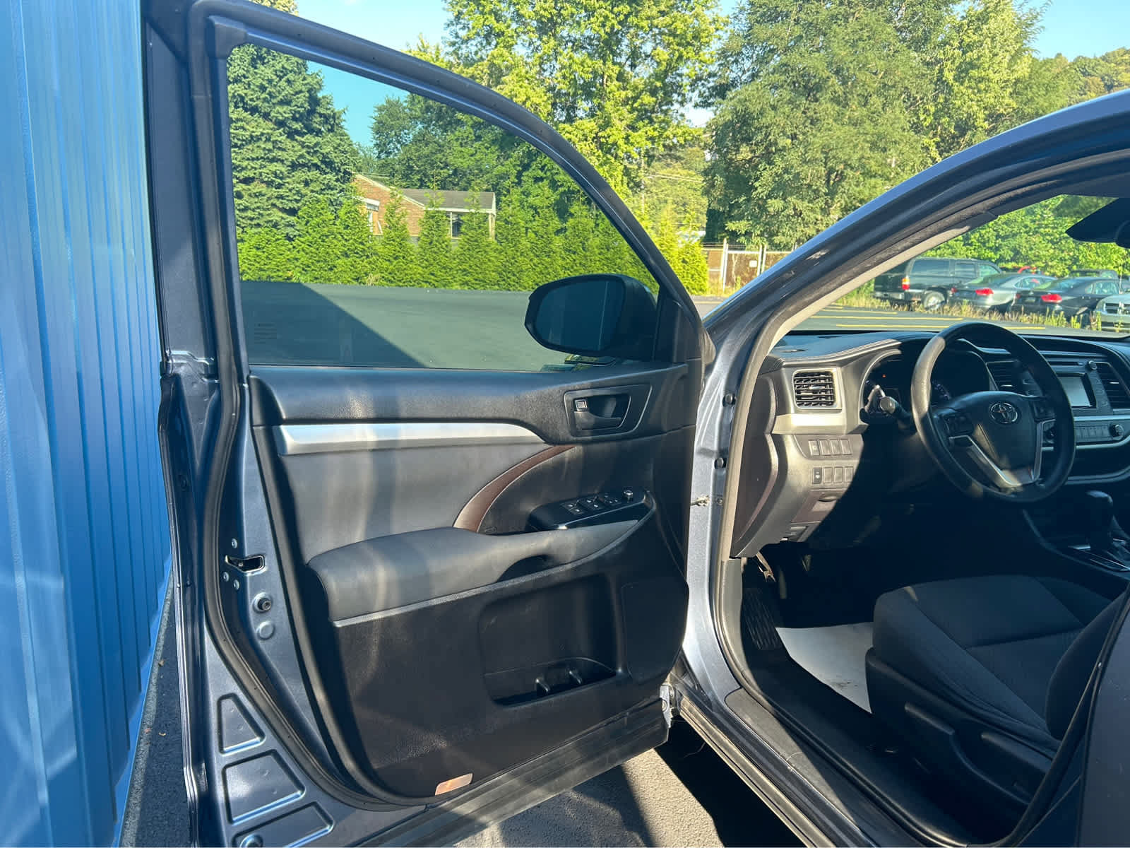 Used 2018 Toyota Highlander LE FWD image 44
