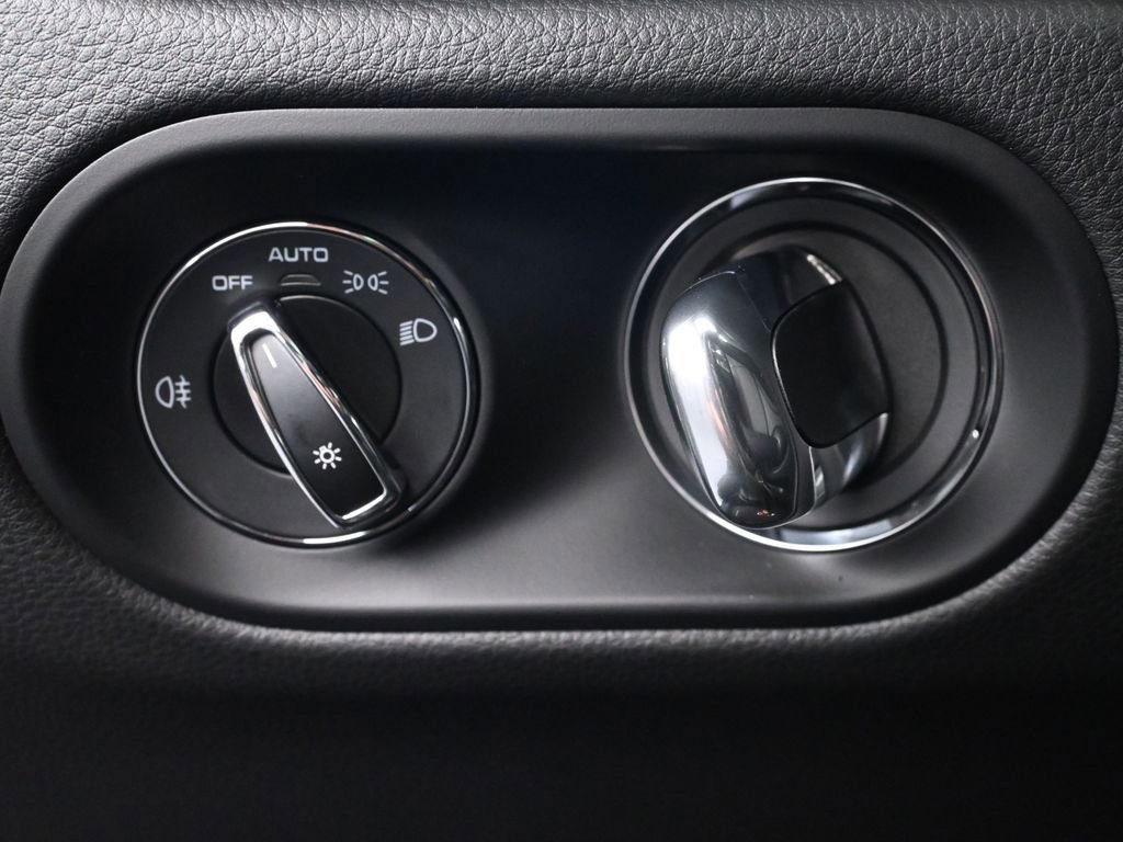 Certified 2026 Porsche Macan image 24