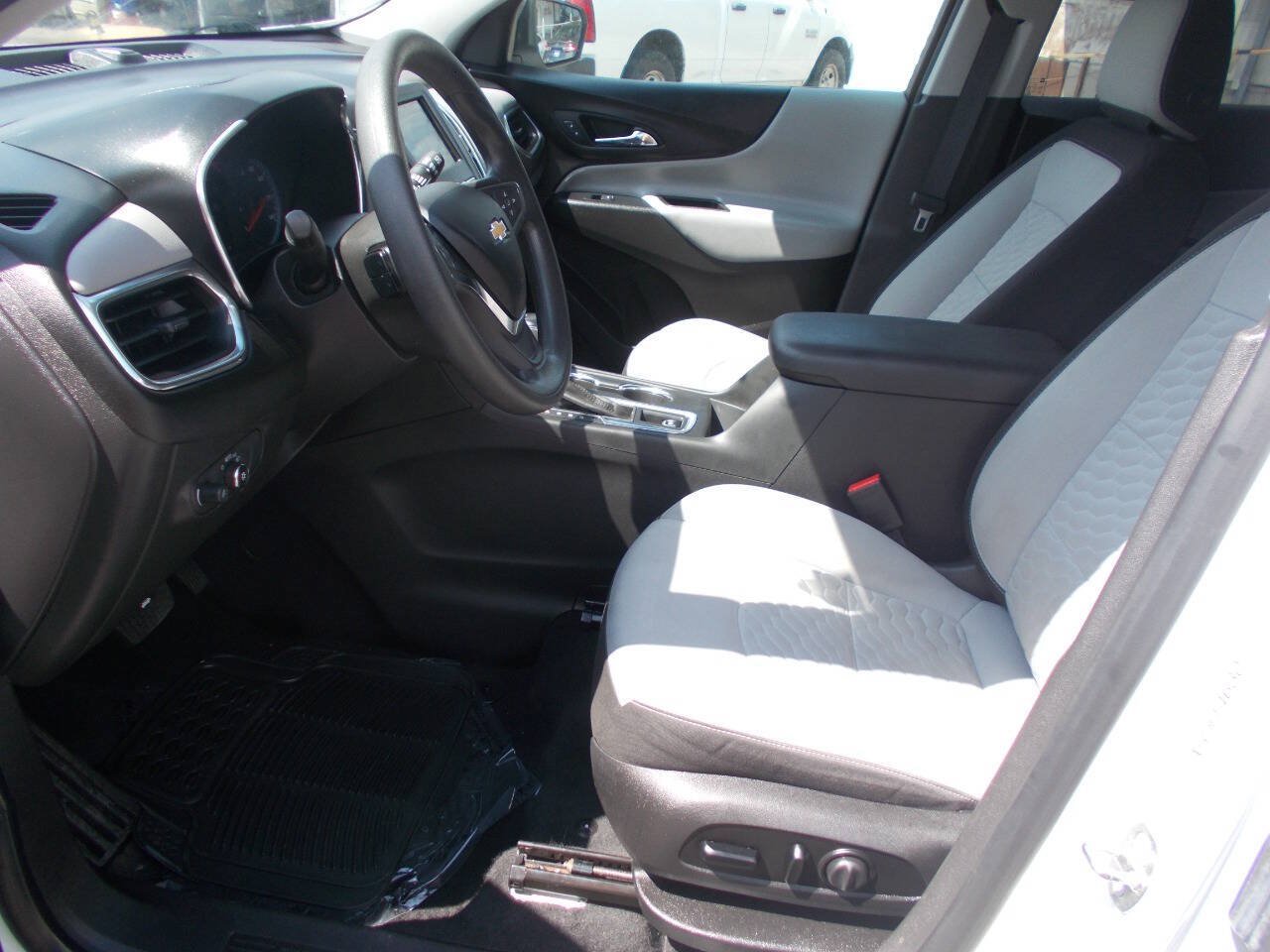 Used 2019 Chevrolet Equinox LS w/ LS Convenience Package AWD/4WD image 5