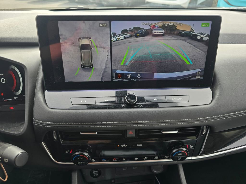 Used 2025 Nissan Rogue SL w/ Tech Package image 7