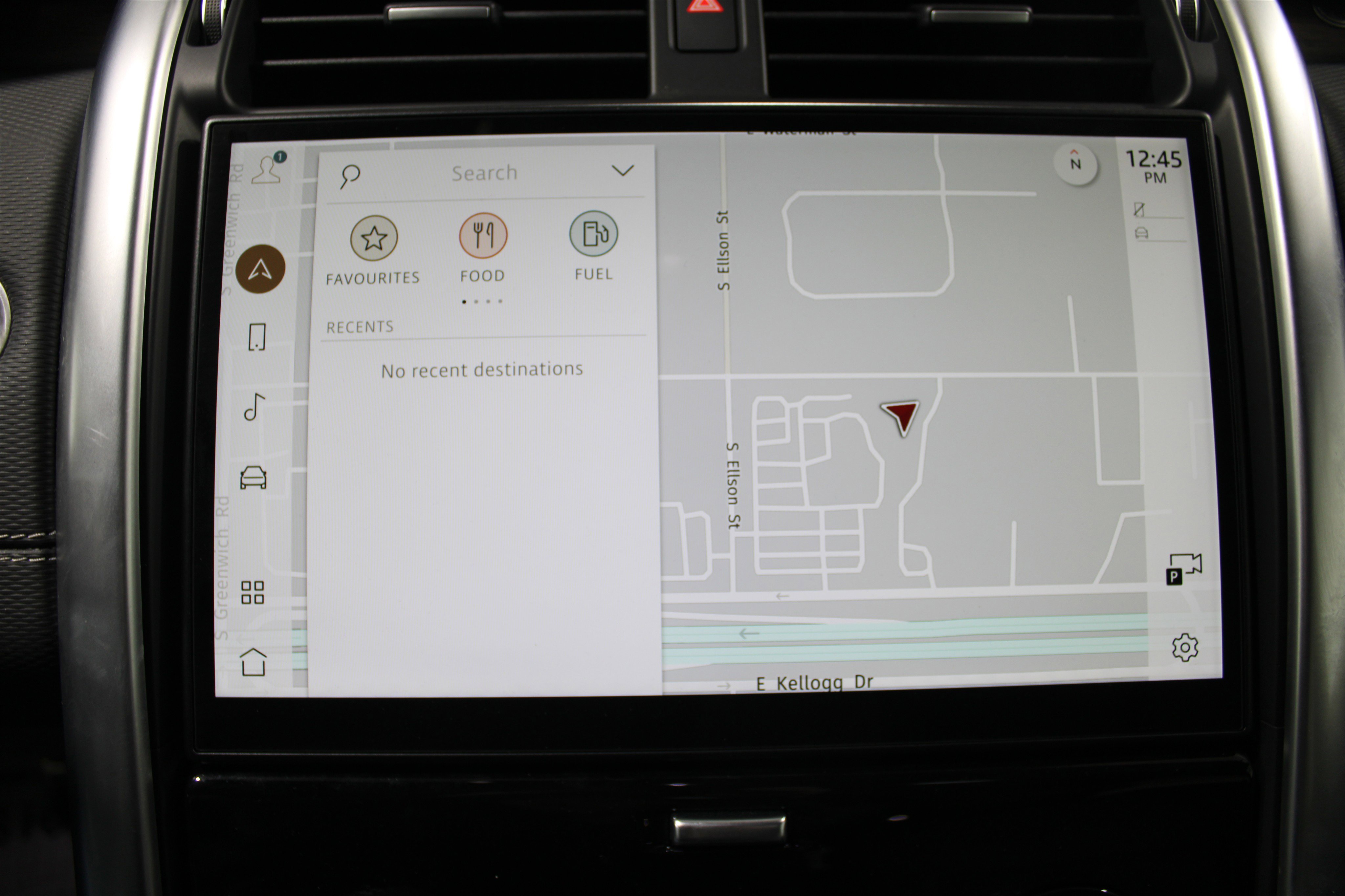 Used 2024 Land Rover Discovery Dynamic SE AWD/4WD image 13