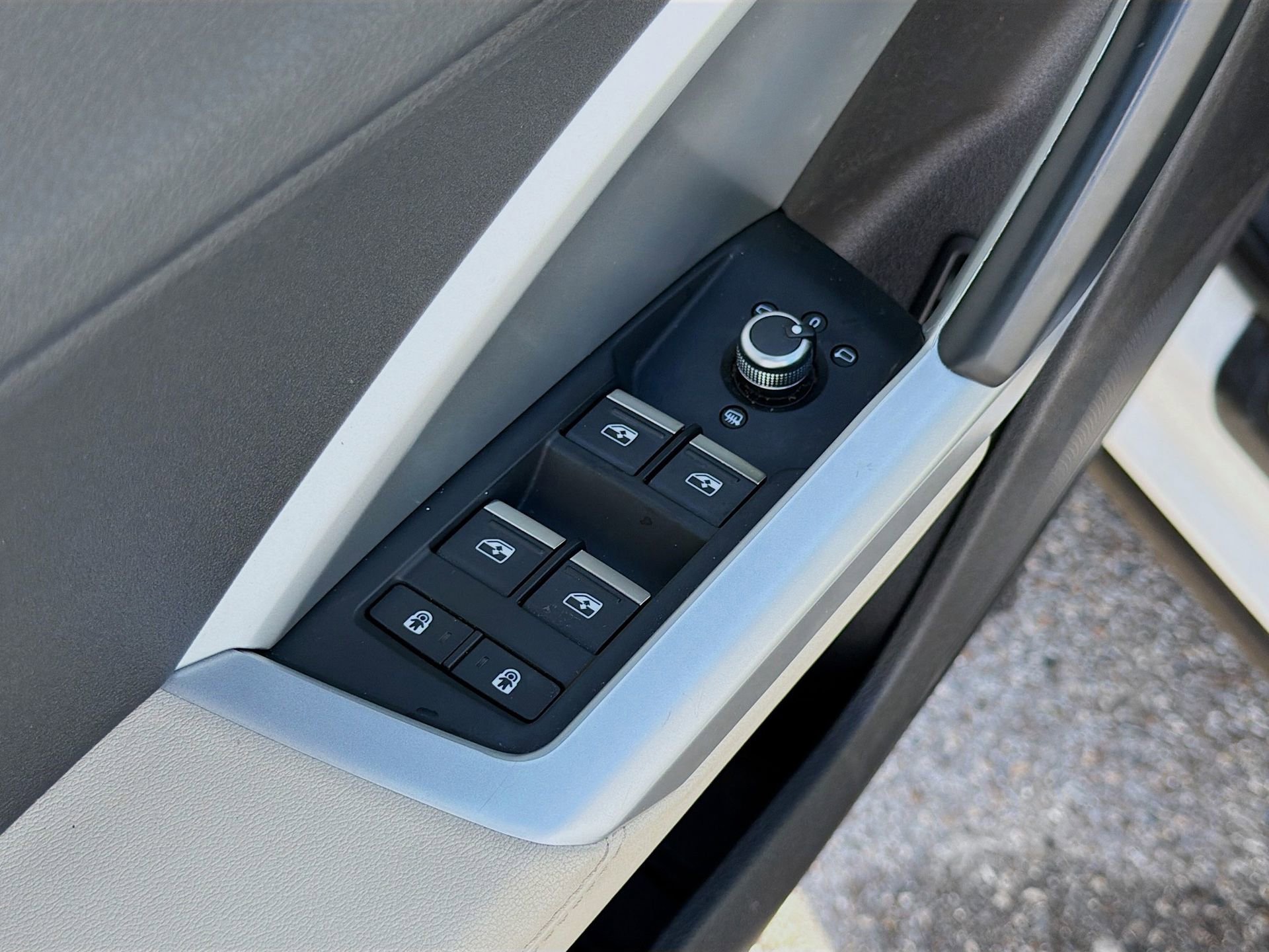 Used 2020 Audi Q3 2.0T Premium image 24