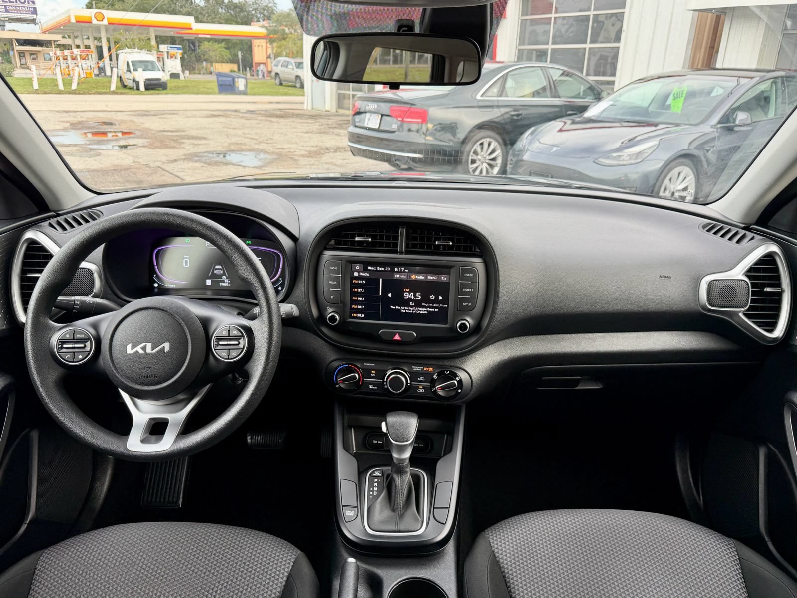 Used 2025 Kia Soul LX w/ LX Technology Package FWD image 19