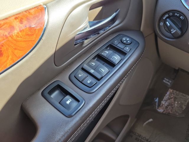 Certified 2016 Chrysler Town & Country Touring w/ Driver Convenience Group image 26