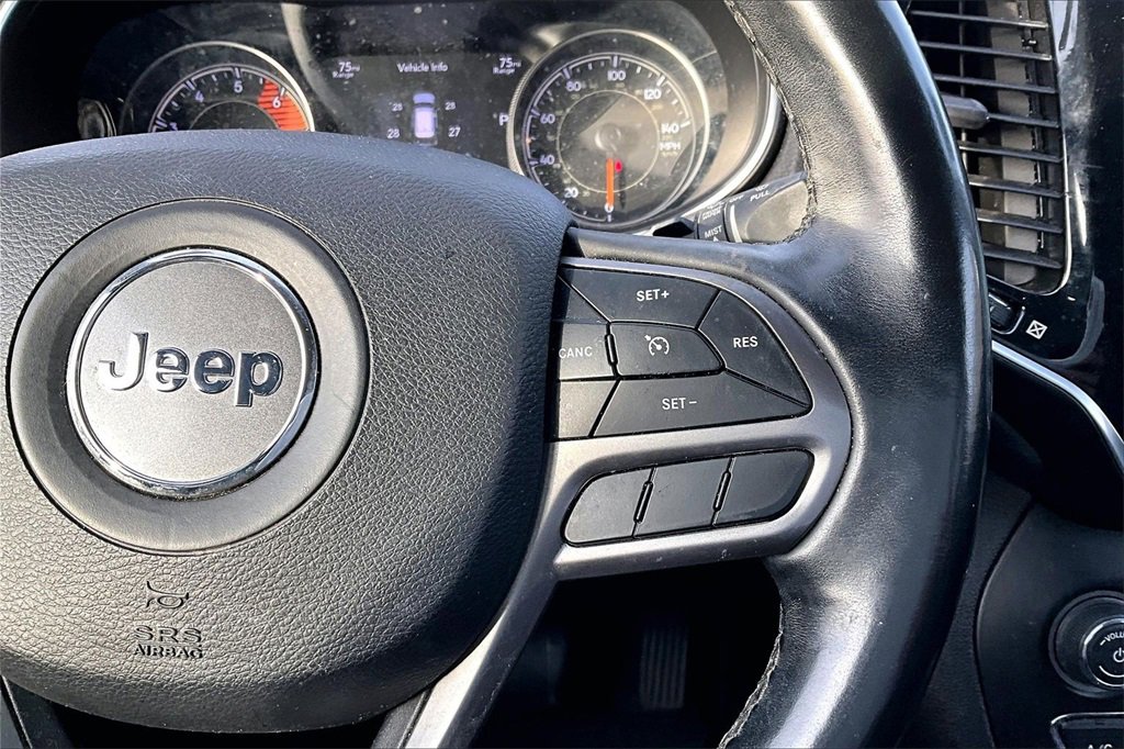 Used 2019 Jeep Cherokee Limited image 17
