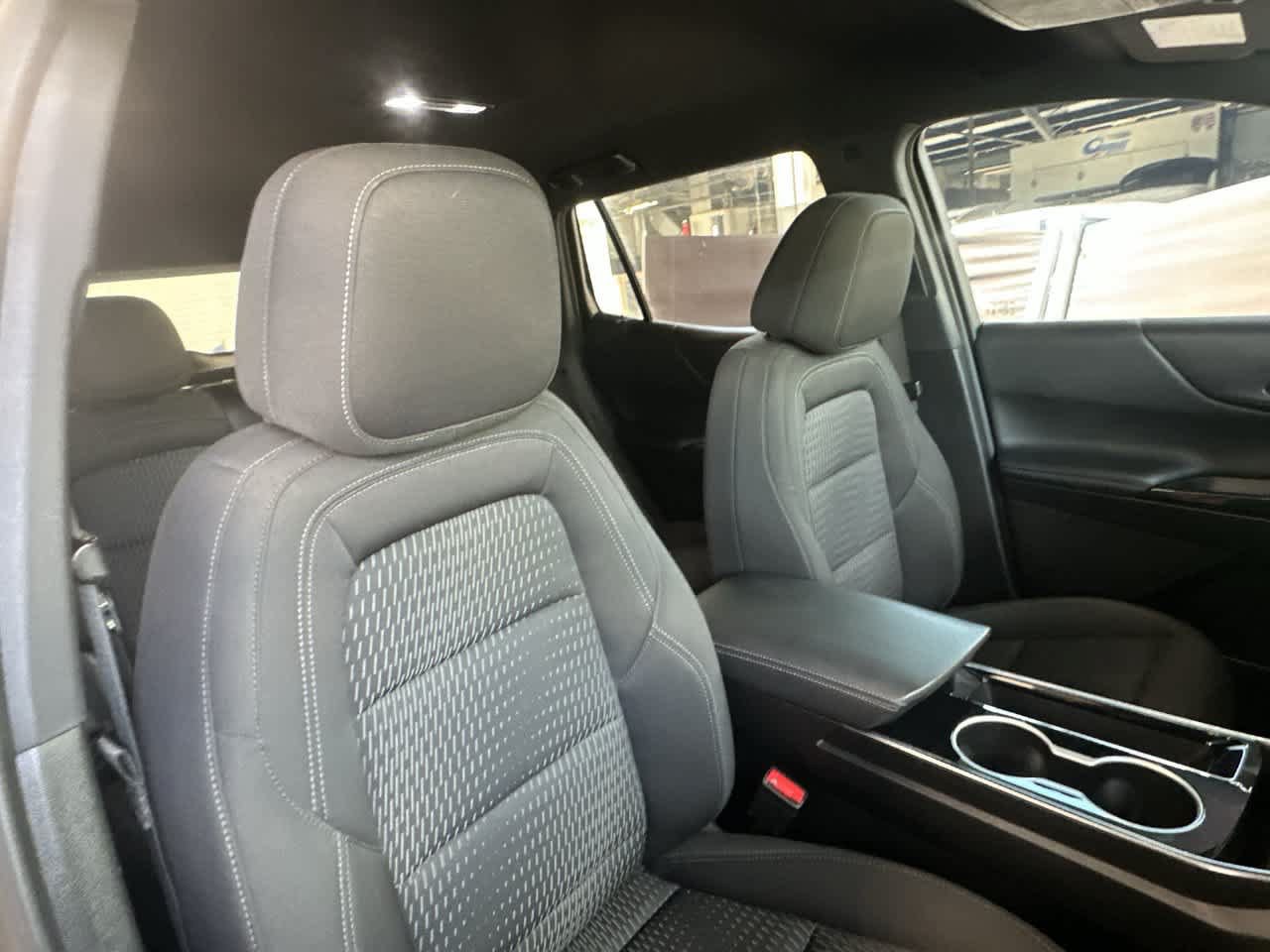 Used 2025 Chevrolet Equinox LT FWD image 27