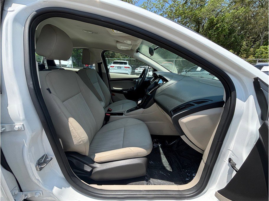 Used 2017 Ford Focus SE FWD image 31
