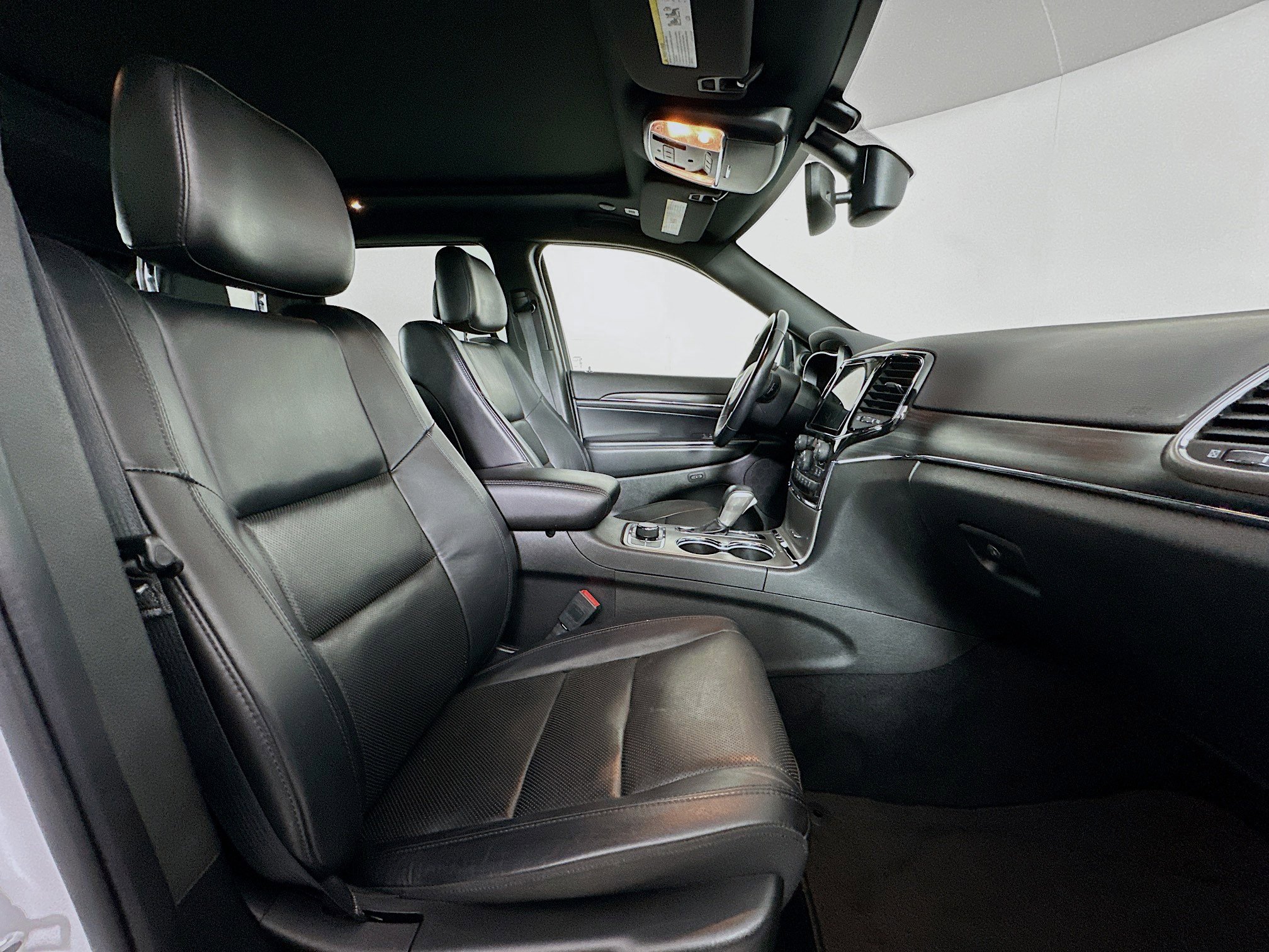 Used 2021 Jeep Grand Cherokee Limited w/ Luxury Group II image 32