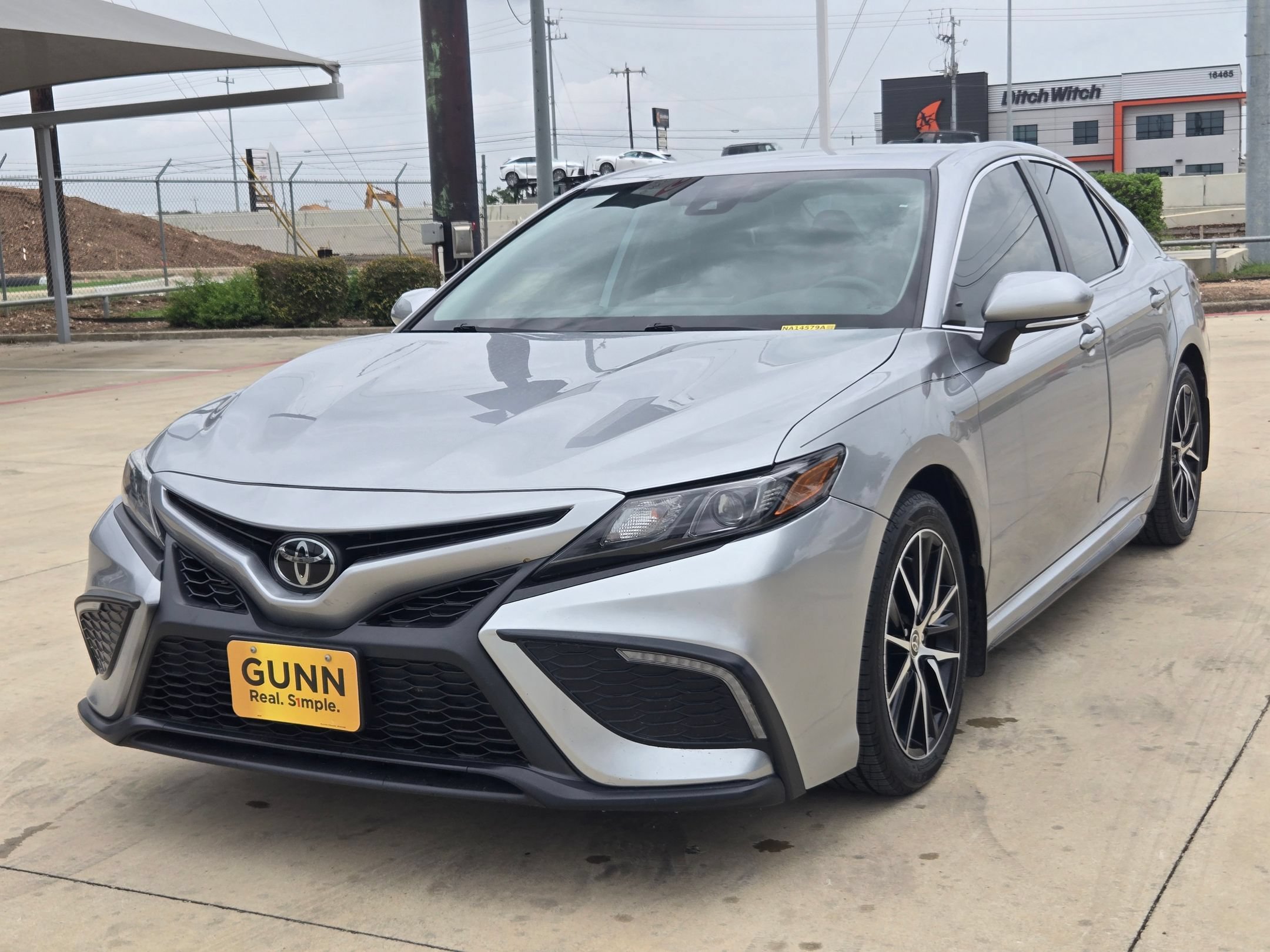 Used 2024 Toyota Camry SE w/ Convenience Package FWD image 3