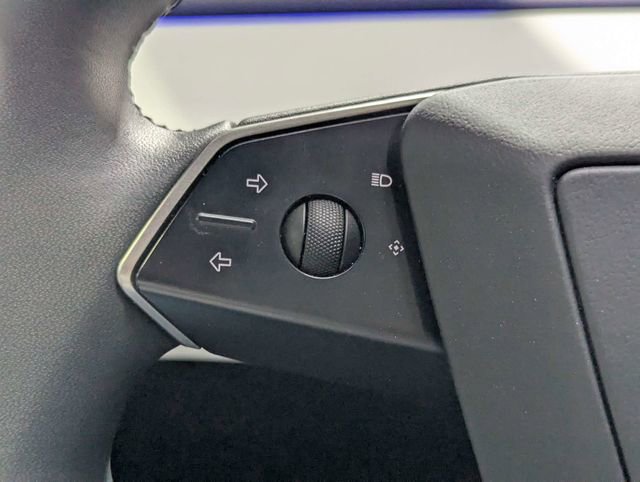 Used 2024 Tesla Cybertruck AWD Crew Cab image 18