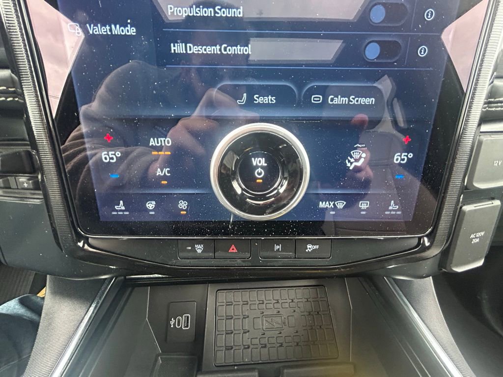 Used 2025 Ford F150 Lightning Platinum AWD/4WD image 20