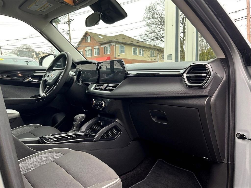 Used 2024 Chevrolet TrailBlazer LS FWD image 14