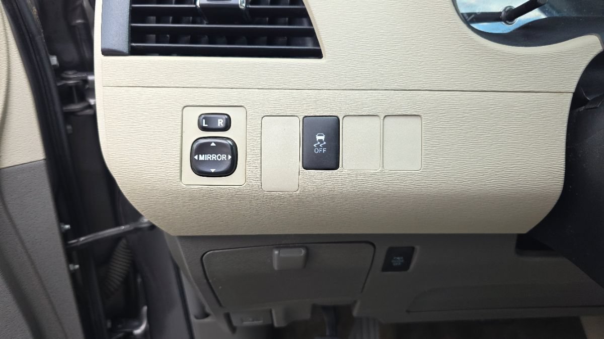 Used 2011 Toyota Sienna LE w/ Towing Pkg FWD image 23