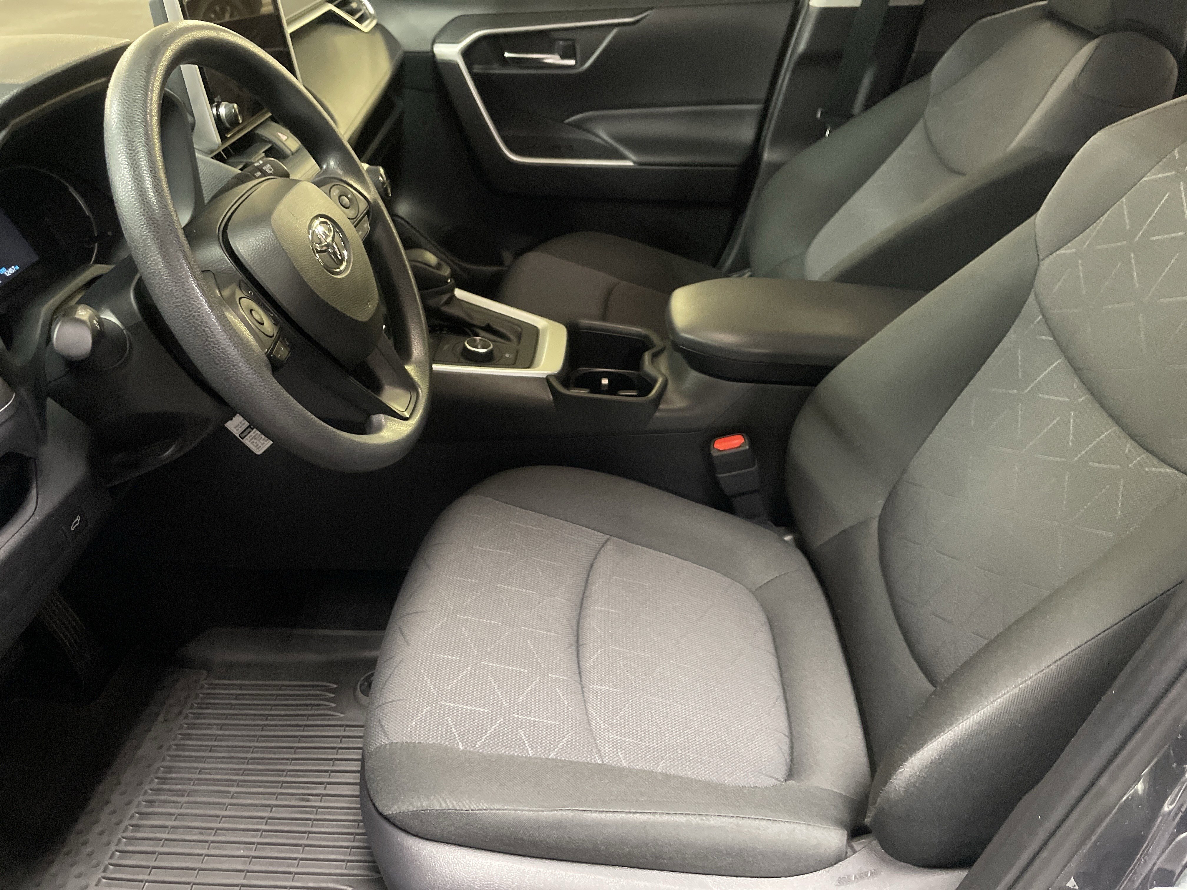 Used 2025 Toyota RAV4 XLE image 16