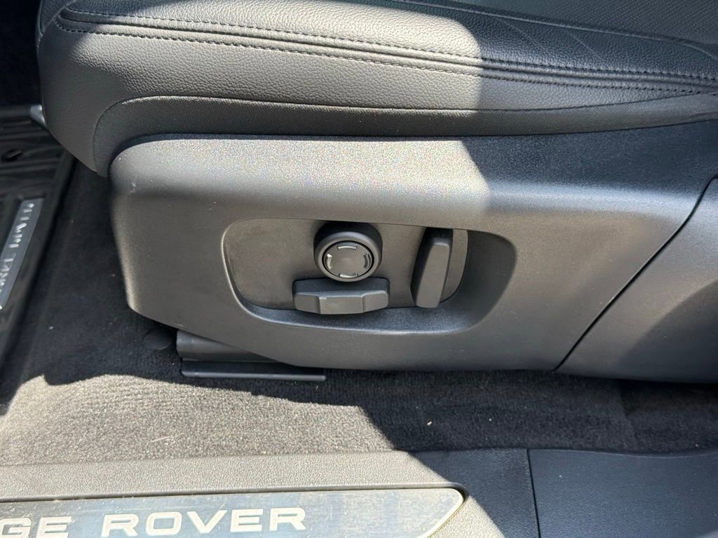 Used 2026 Land Rover Range Rover Evoque Dynamic SE AWD/4WD image 12
