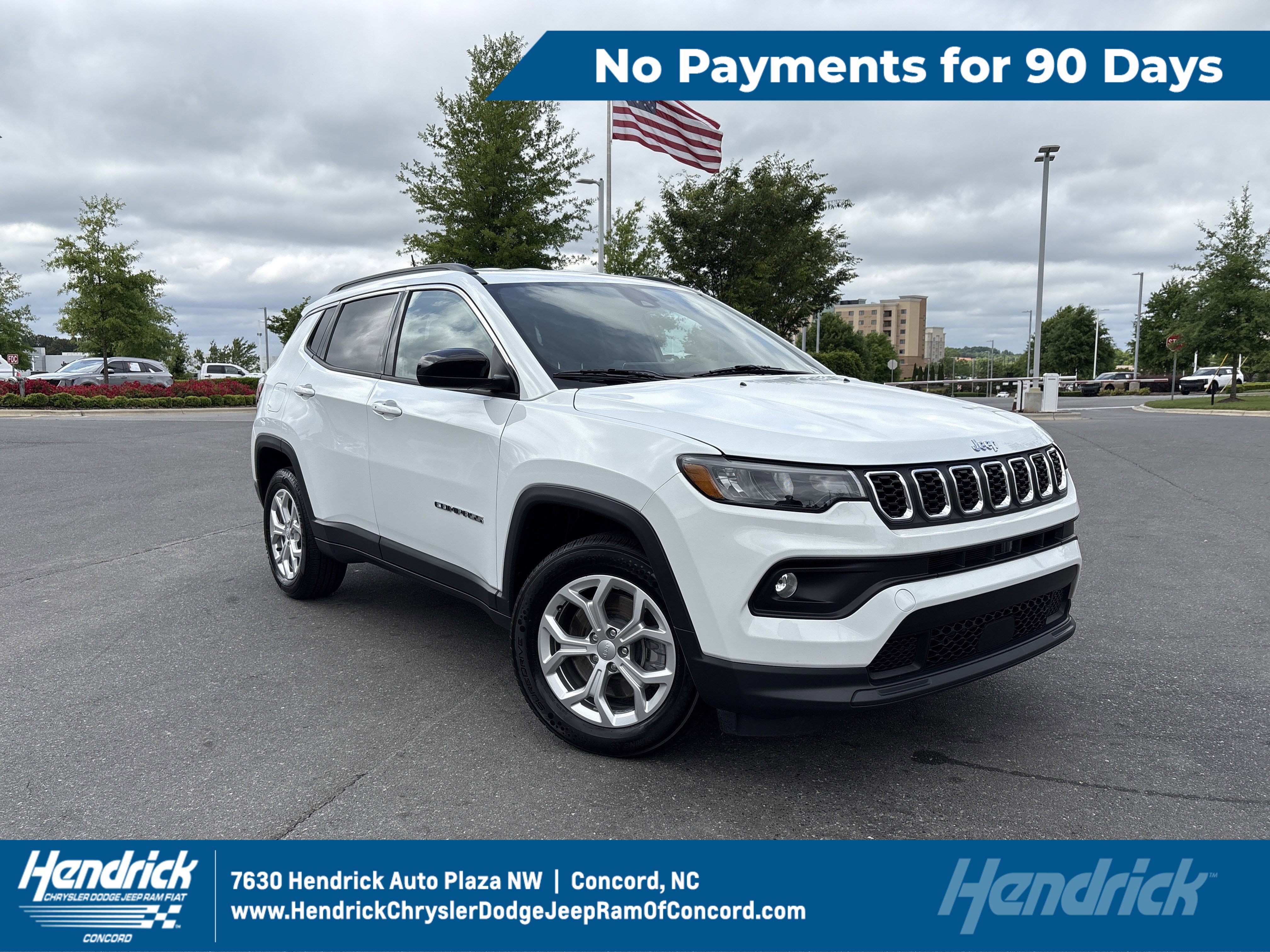 Used 2024 Jeep Compass Latitude AWD/4WD image 1