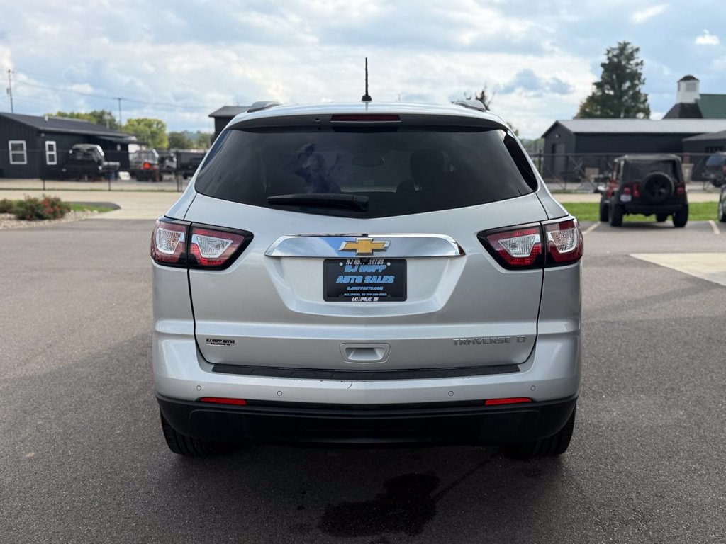 Used 2015 Chevrolet Traverse LT w/ Style and Technology Package FWD image 5