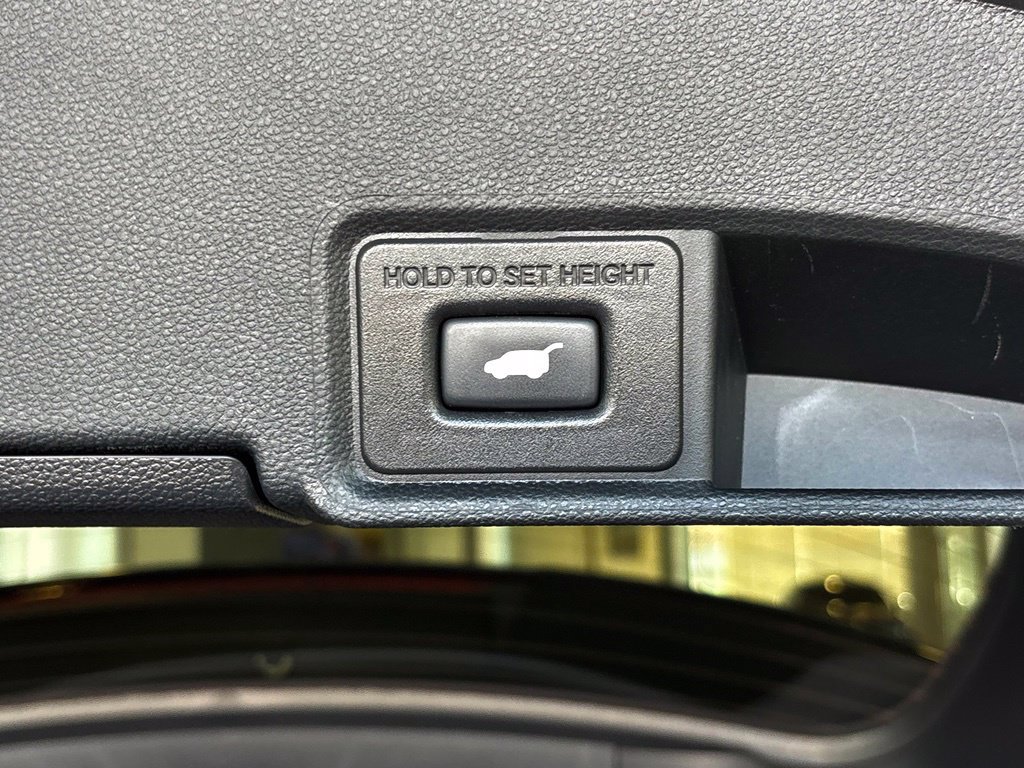 Used 2023 Acura RDX w/ Advance Package FWD image 36