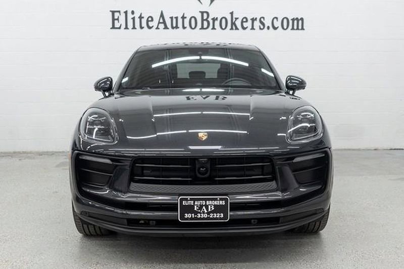 Used 2023 Porsche Macan image 3
