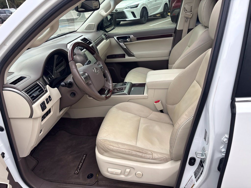 Used 2016 Lexus GX 460 w/ Premium Package AWD/4WD image 16
