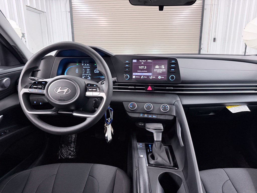 Used 2026 Hyundai Elantra SE FWD image 22