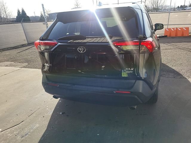 Used 2019 Toyota RAV4 XLE AWD/4WD image 7