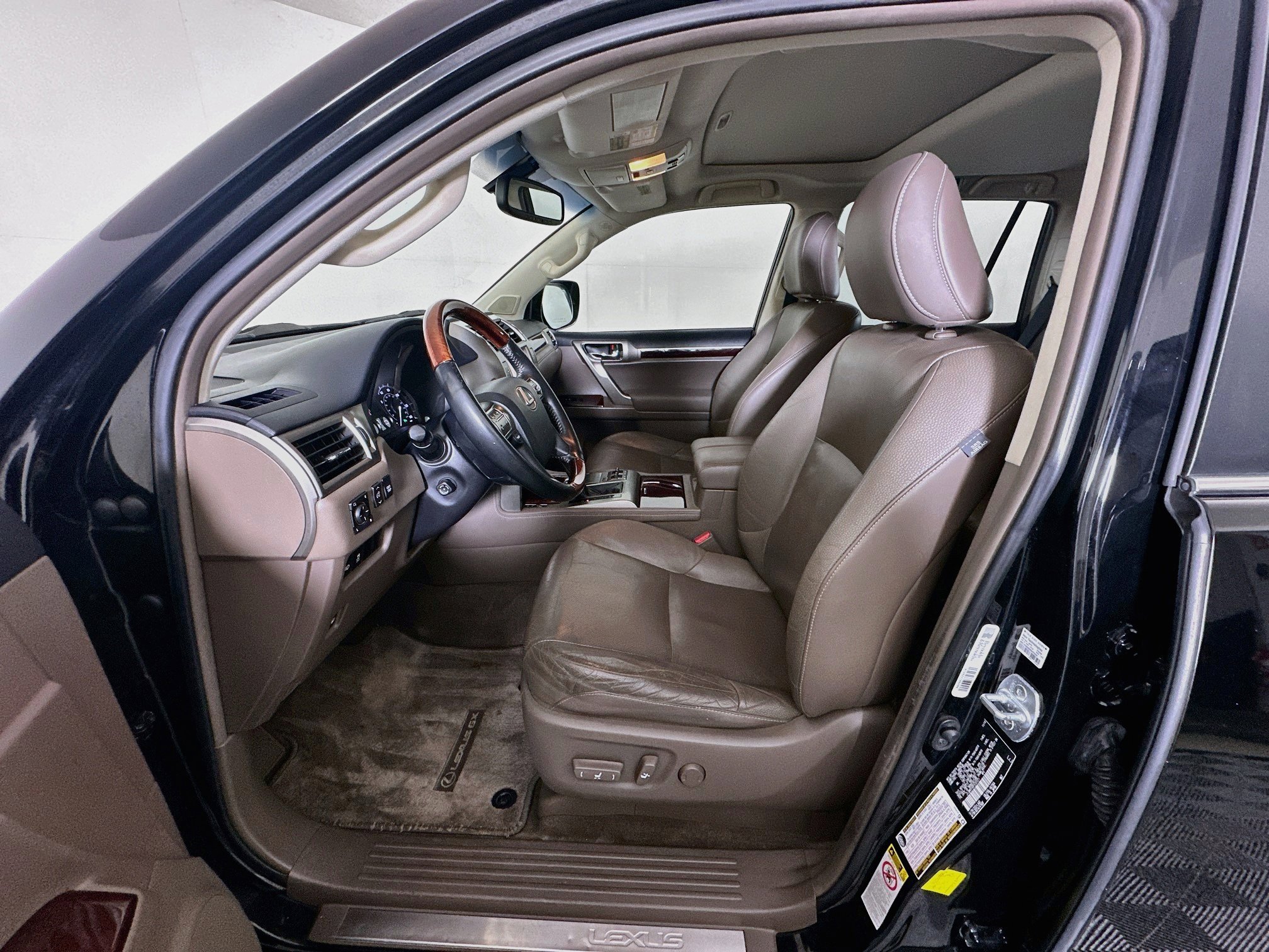 Used 2015 Lexus GX 460 w/ Premium Package AWD/4WD image 13
