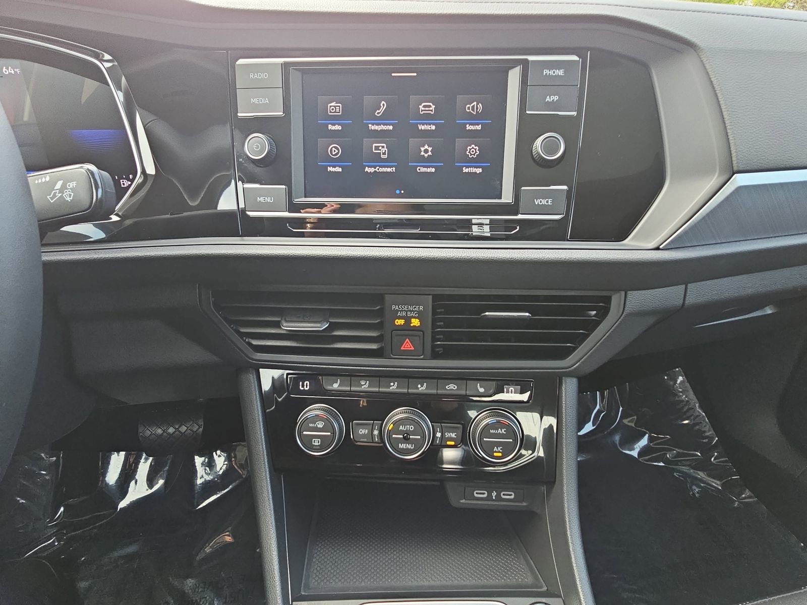 Used 2024 Volkswagen Jetta SE w/ Panoramic Sunroof Package FWD image 19