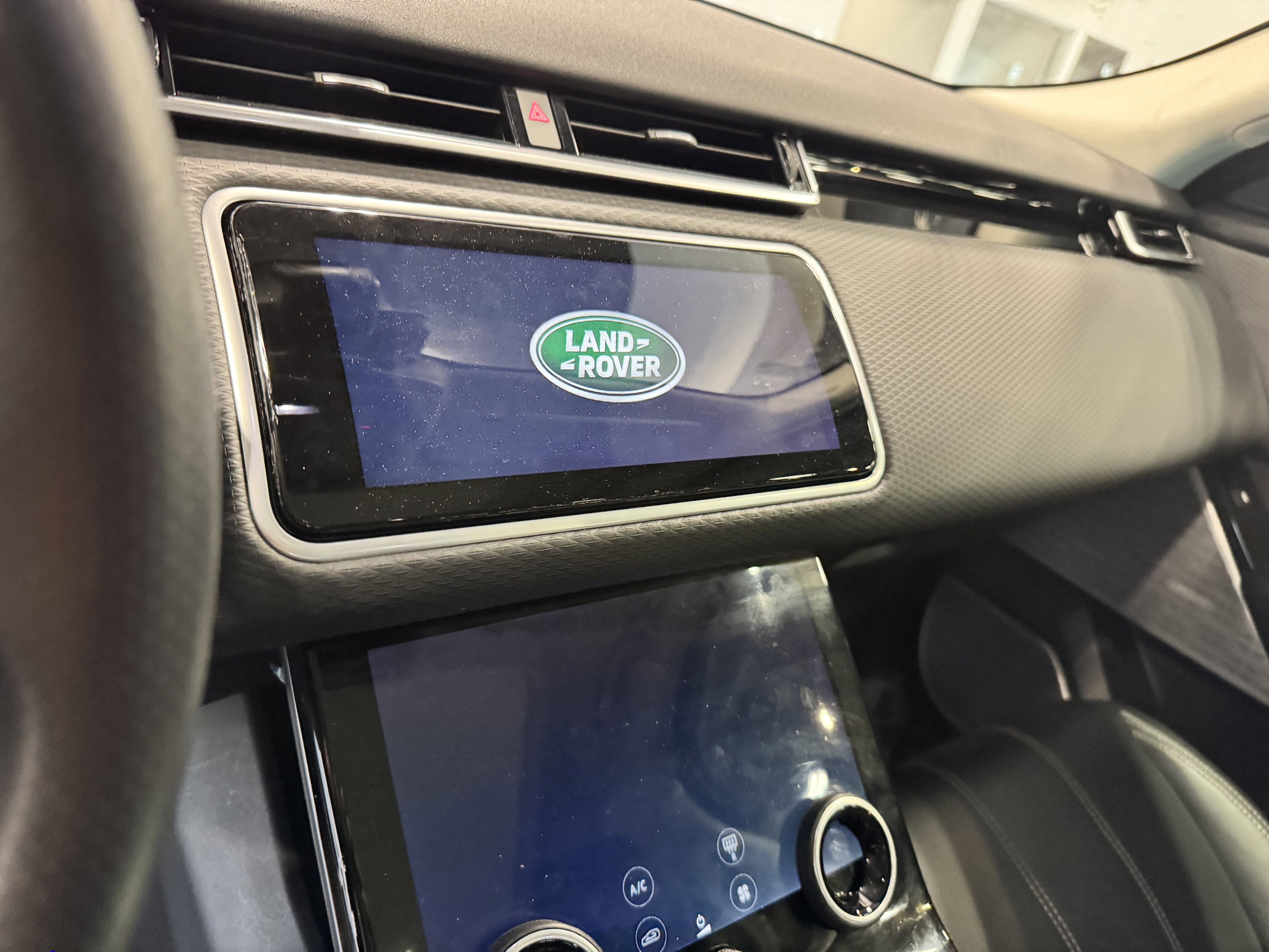 Used 2020 Land Rover Range Rover Velar S AWD/4WD image 11