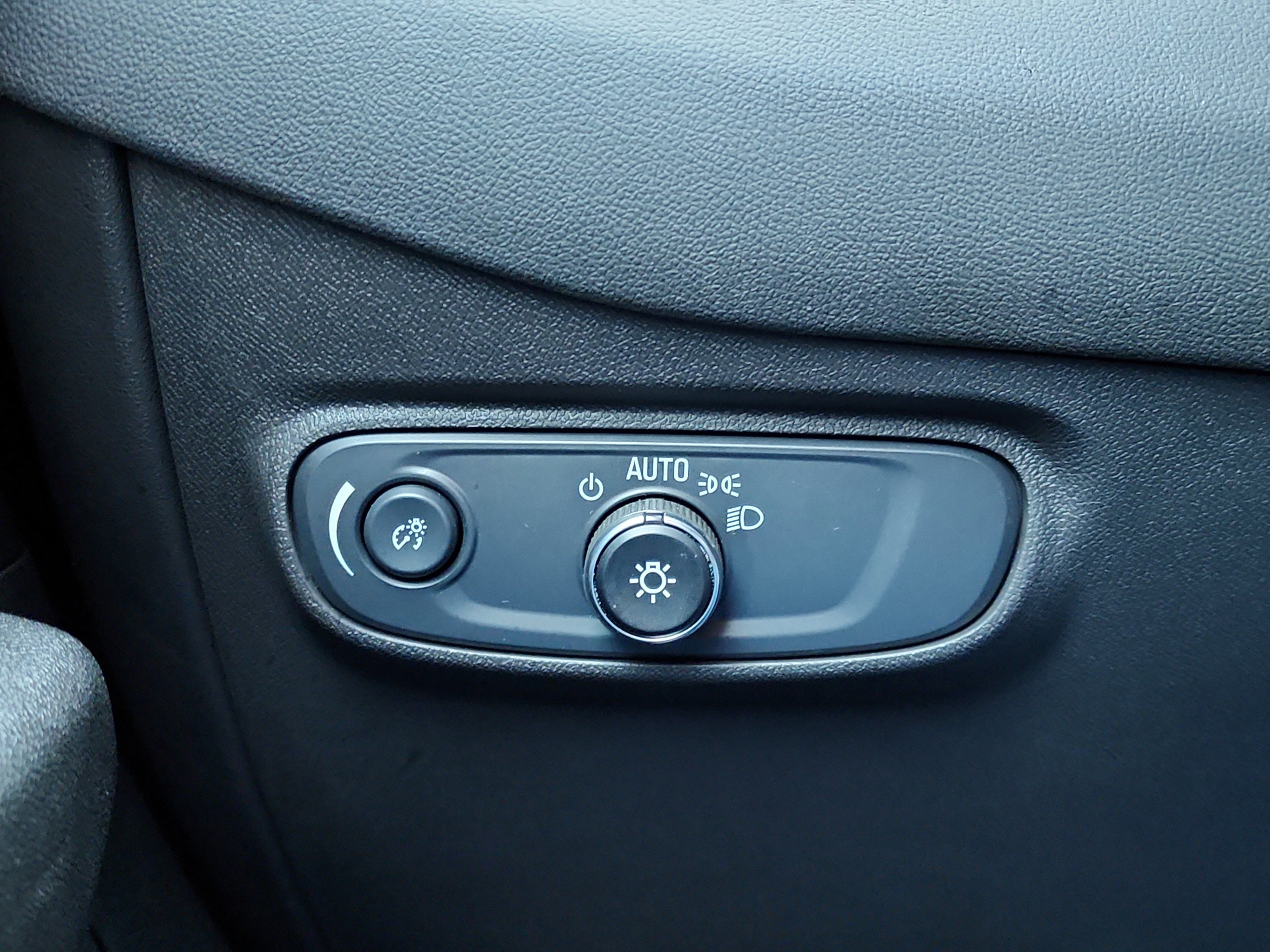 Used 2024 Chevrolet Equinox RS w/ RS Leather Package image 18