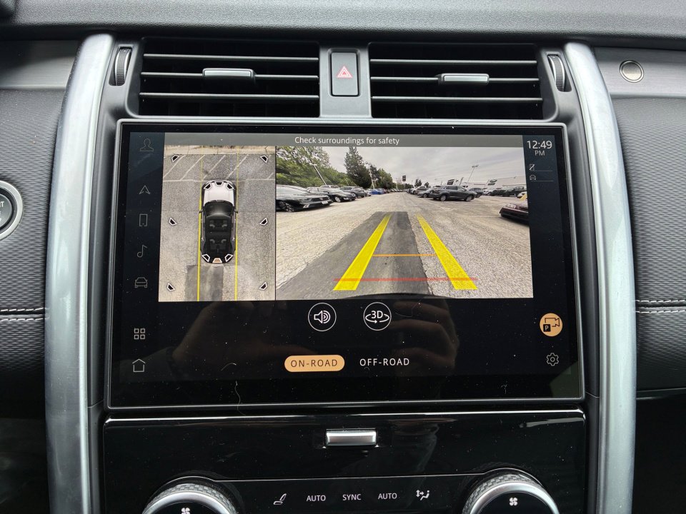 Used 2025 Land Rover Discovery Dynamic SE AWD/4WD image 19