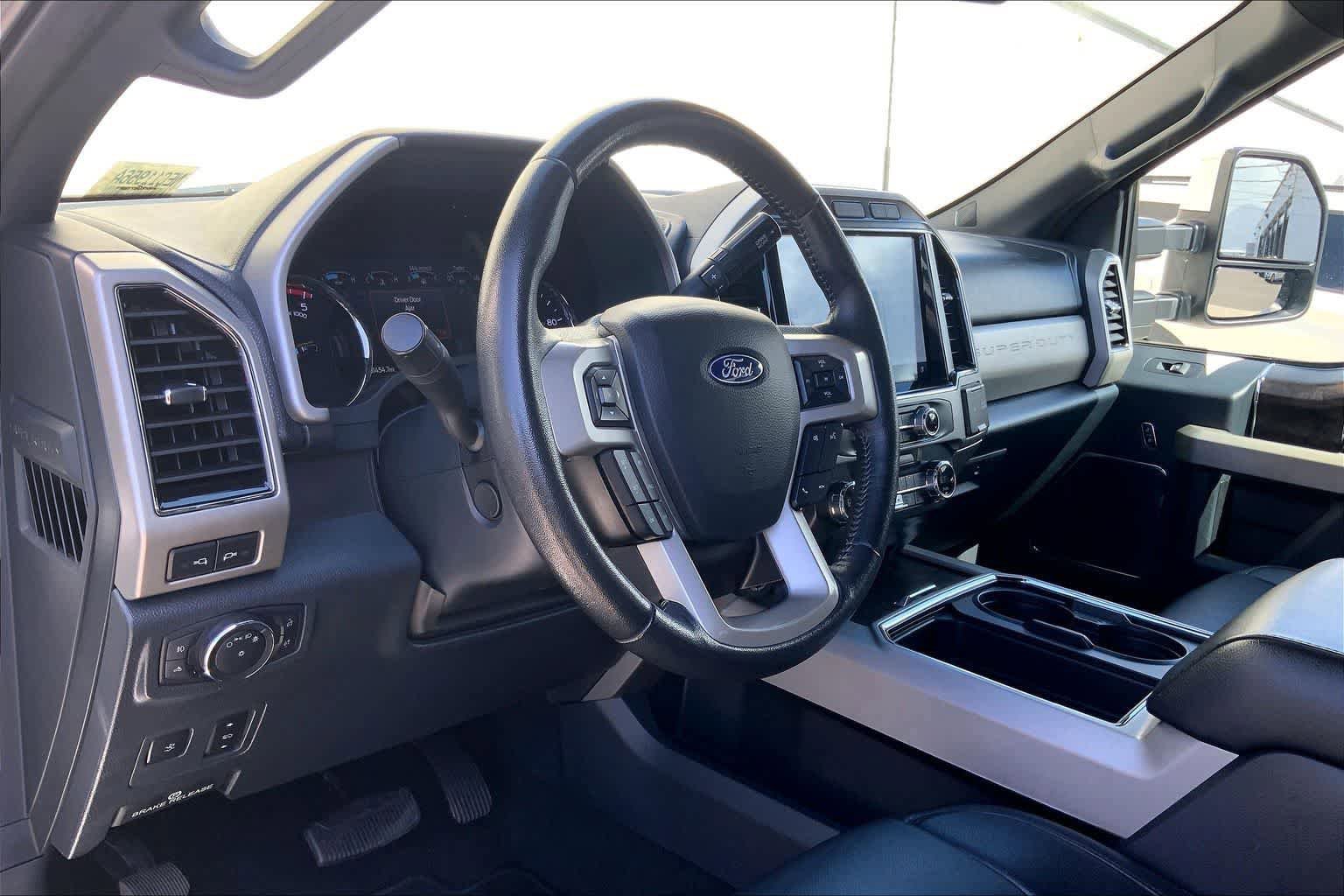 Used 2022 Ford F350 Lariat w/ Lariat Ultimate Package AWD/4WD image 3