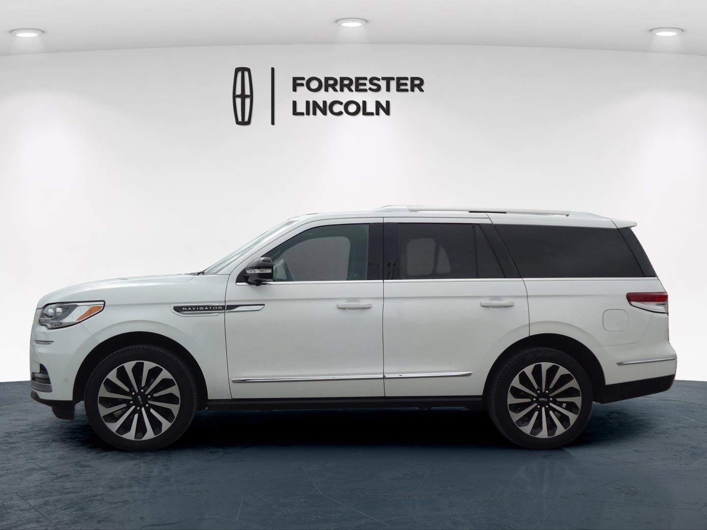 Used 2023 Lincoln Navigator Reserve AWD/4WD image 6