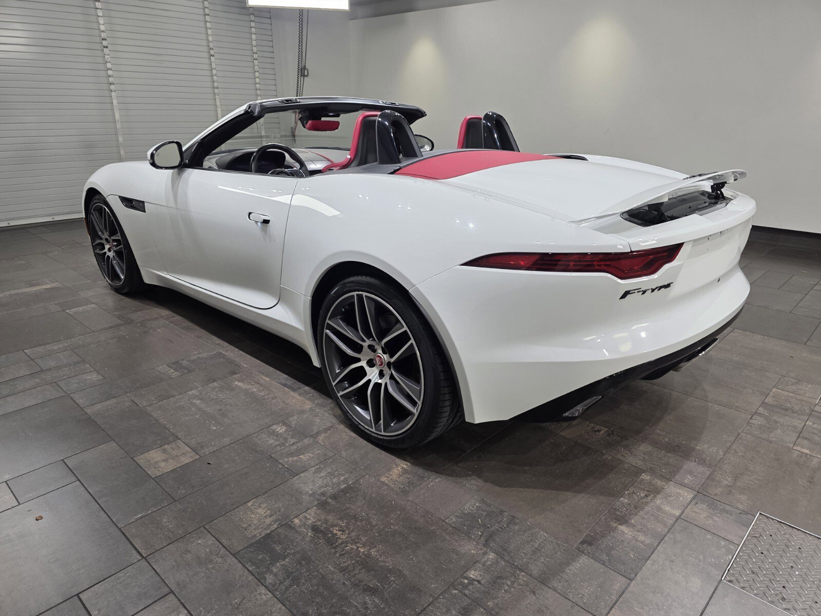 Used 2021 Jaguar F-TYPE Convertible image 4