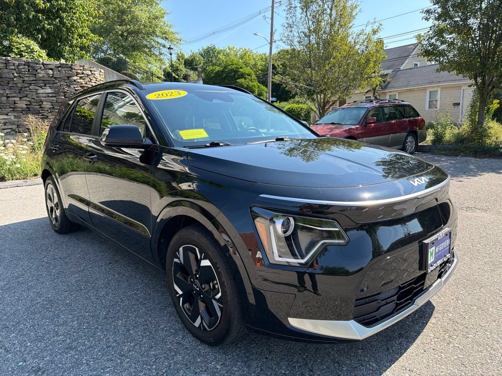 Certified 2023 Kia Niro Wind w/ Wind Preserve Package FWD image 9