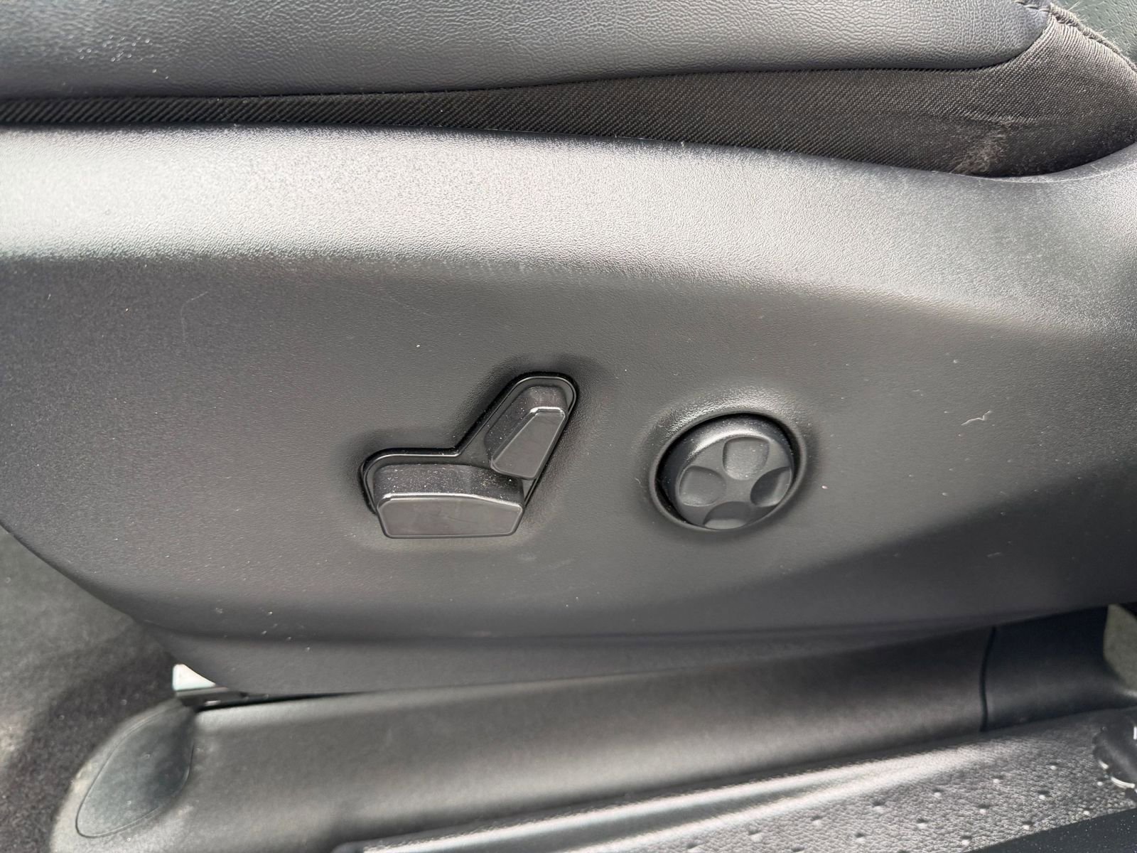 Used 2025 Chrysler Pacifica Select image 22