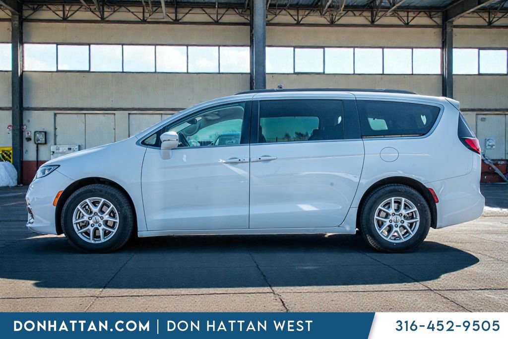 Used 2022 Chrysler Pacifica Touring-L image 2
