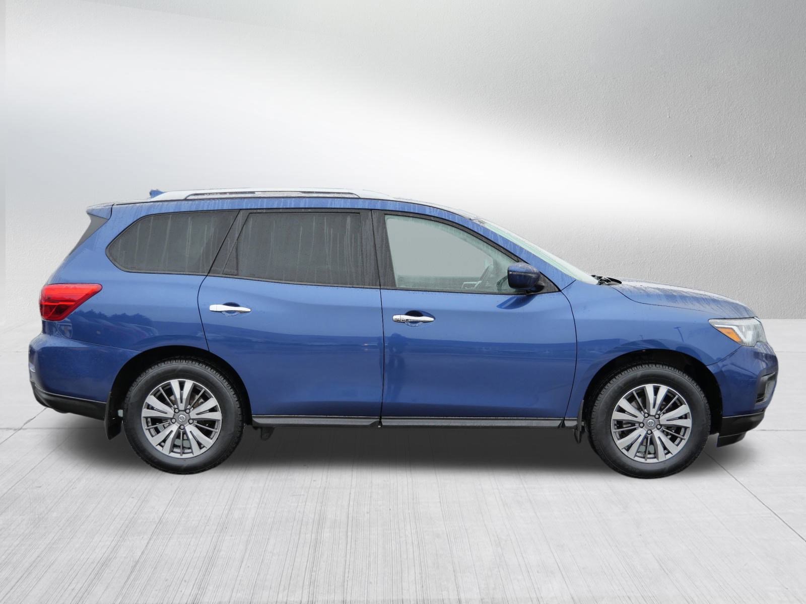 Used 2019 Nissan Pathfinder SV image 8