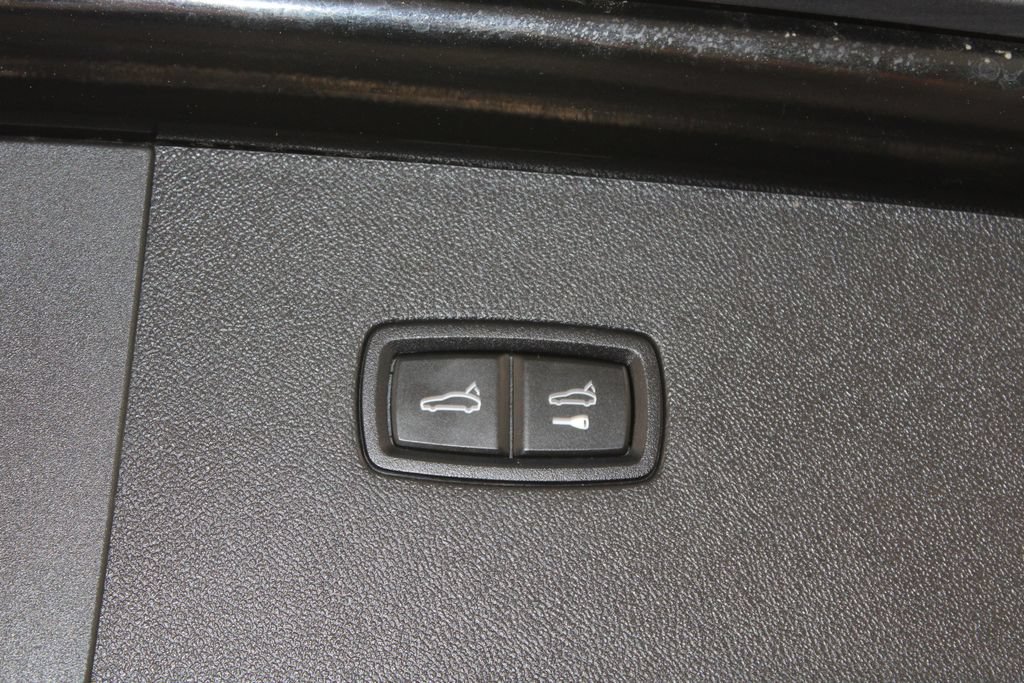 Used 2024 Porsche Cayenne Coupe AWD/4WD image 16