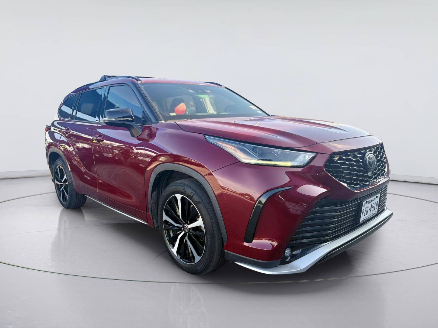 Used 2021 Toyota Highlander XSE FWD image 1