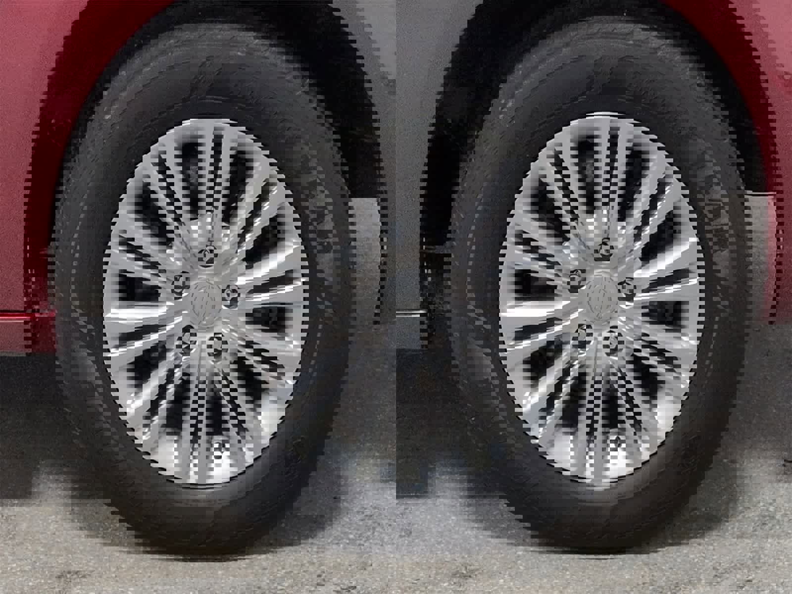 Used 2015 Chrysler Town & Country Touring-L w/ Driver Convenience Group image 14