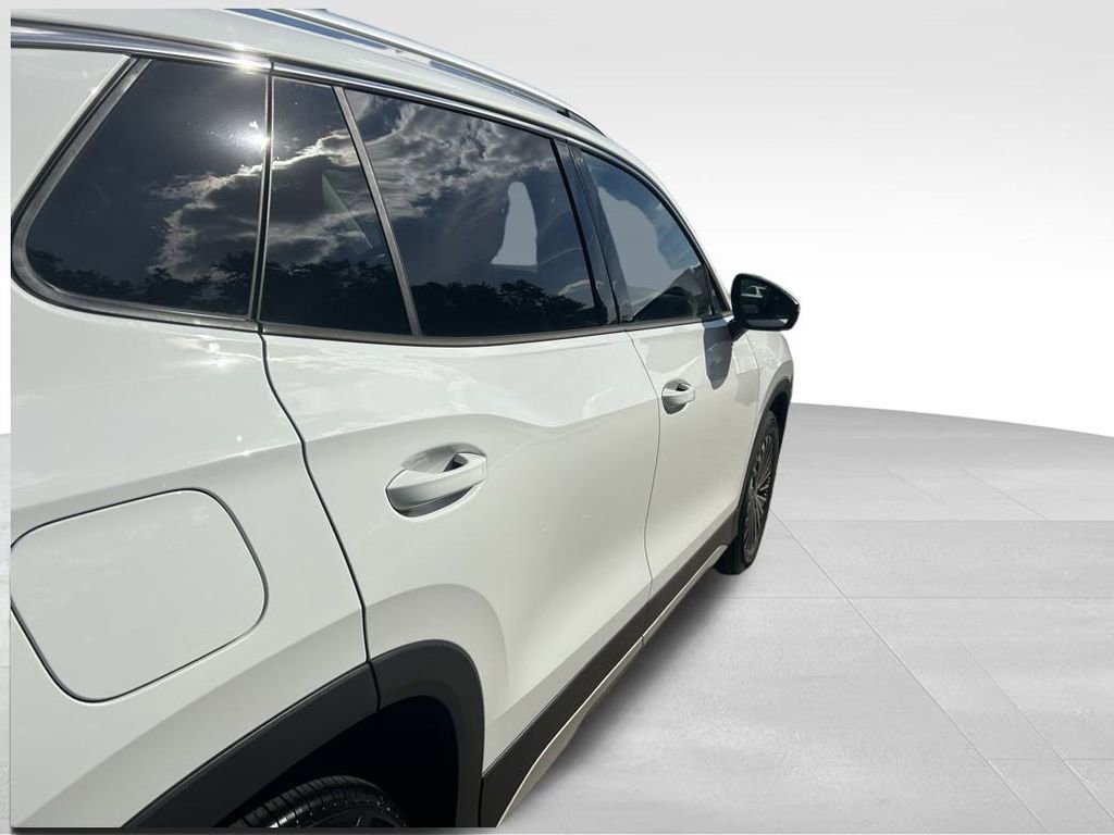 Used 2025 Volkswagen Tiguan S w/ 18" Wheel Package image 33