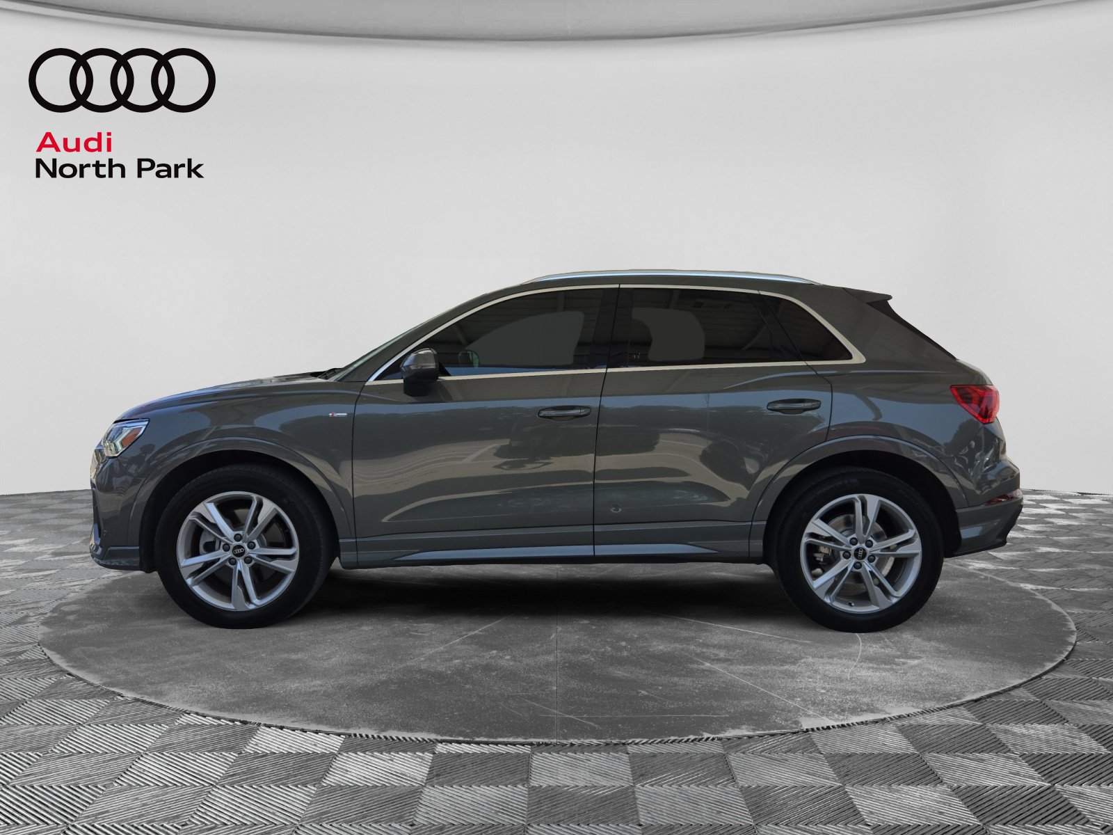Certified 2022 Audi Q3 2.0T Premium Plus AWD/4WD image 2