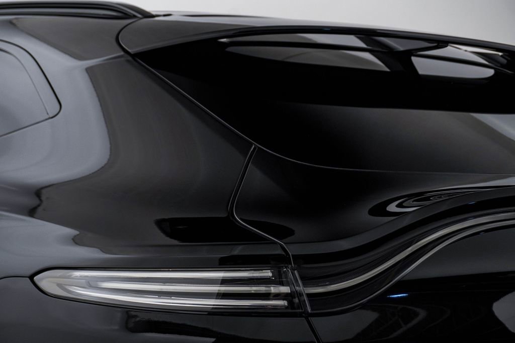Used 2023 Aston Martin DBX AWD/4WD image 13